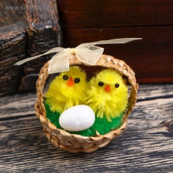 Сувенир пасхальный Цыплята в корзинке с яичком