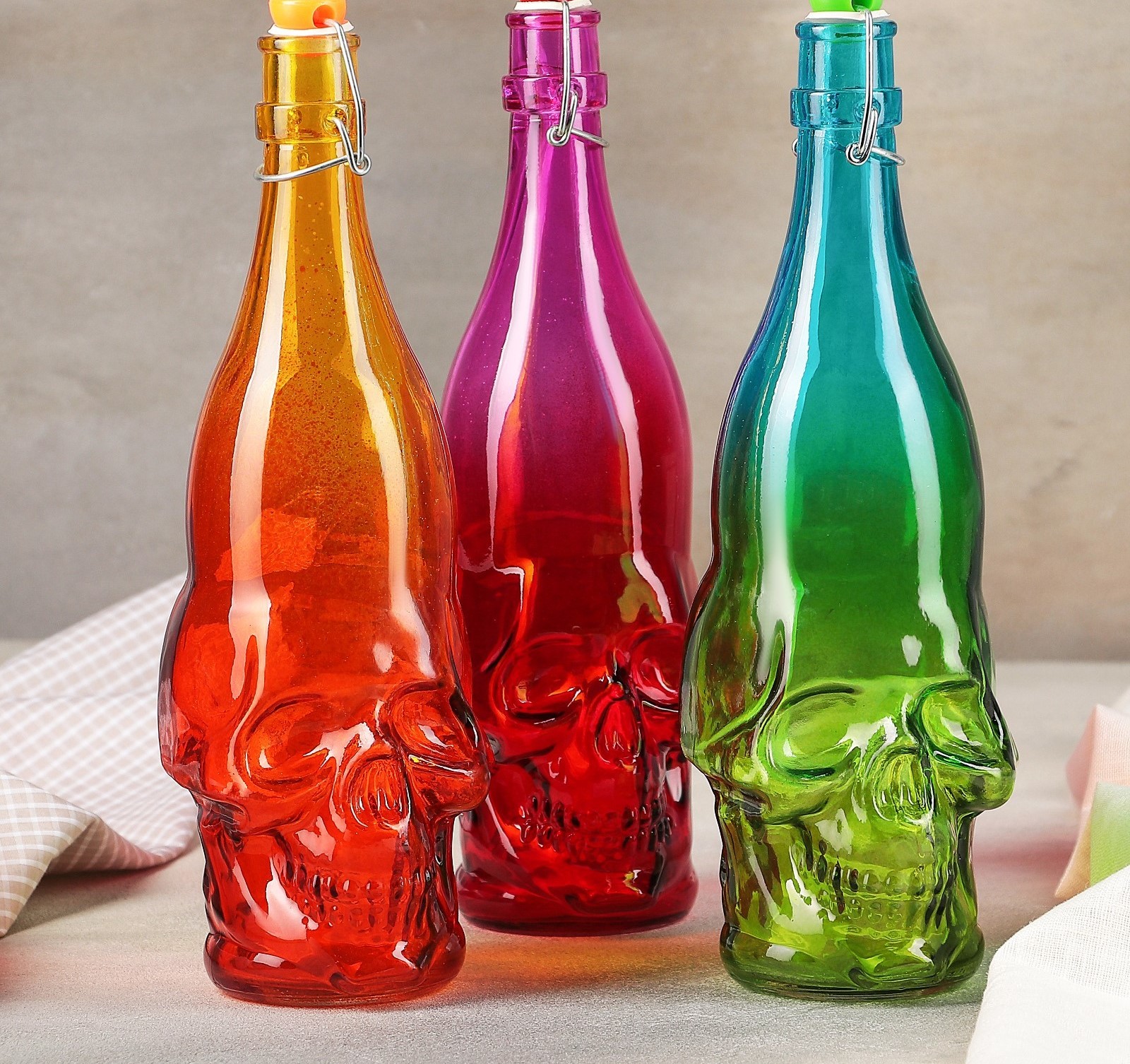 Купить стеклянную бутылочку. Стеклянная бутылка. Необычные бутылки. Цветные бутылки. Красивые бутылки.