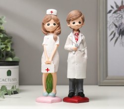 Набор фигурок полистоун Врач и медсестра 2 шт., 19.5×4.3×5.7 см