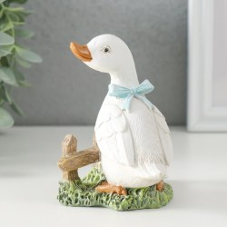 Фигурка полистоун «Гусёнок с голубым бантом у забора» 9×8×10 см