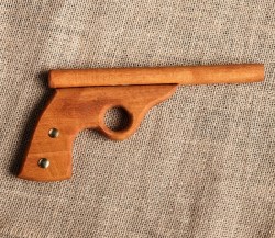 Сувенир. дерев. оружие Пистолет полицейский, 25 см, массив бука