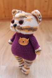 Полосатый кот в свитере (ручная работа)