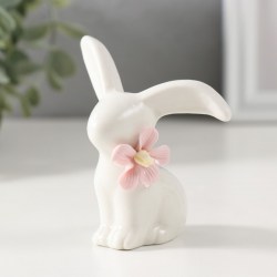 Фигурка керамика «Крольчонок с розовым цветочком» 6.8×4.8×7.9 см