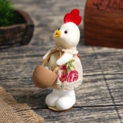 Сувенир пасхальный Курочка в платьице с корзинкой-яйцом