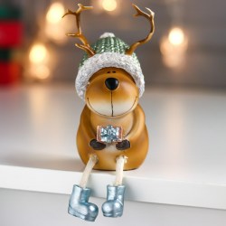 Сувенир статуэтка новогодний Олень в шапке с подарком 10 см