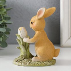 Сувенир статуэтка пасхальная заяц кролик с тюльпанами 11 см