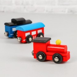 Игрушка "Поезд и 2 вагона" на магнитах, дерево, пластик, металл, 21х4,5х3см