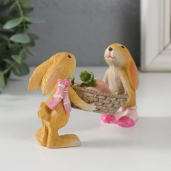 Сувенир статуэтка пасхальная заяц кролик с корзинкой моркови 13 см