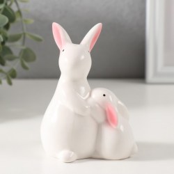 Фигурка керамика «Заюшка с зайчиком беленькие» 5.3×8×10 см