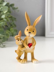 Фигурка полистоун «Зайчик с малышом с красным сердцем в лапках» 13.5 см