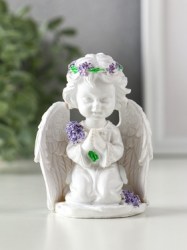 Фигурка полистоун Ангелочек с букетом лаванды, белый с фиолетовым, 7×5×9 см