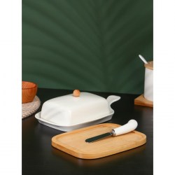 Масленка на деревянной подставке с ножом