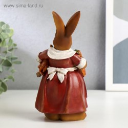 Сувенир полистоун Зайка с морковкой 18 см