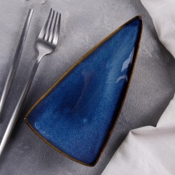 Тарелка блюдо синее Лунная тропа треугольное 20х11 см