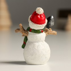 Сувенир статуэтка новогодний Снеговик с лопатой 8 см