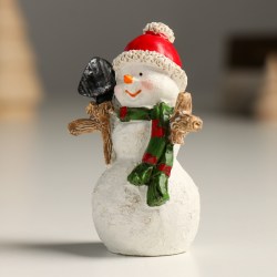 Сувенир статуэтка новогодний Снеговик с лопатой 8 см