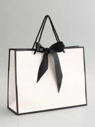 Пакет подарочный, ламинированный, белый с бантом, 32×25×11 см