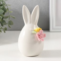 Фигурка керамика «Зайчик белый пухлый с букетом» 6.6×6.3×11.9 см