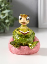Фигурка полистоун лак «Черепашонок в кресле-мешке, читает книгу», 5.5×8.2×9.5 см