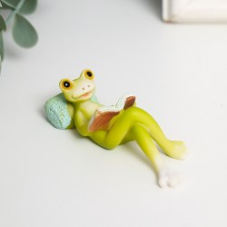Фигурка полистоун «Лягушонок: чтение лёжа», 1.9×6.1×2.4 см