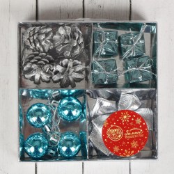 Ёлочные игрушки, пластик, набор 16 шт "Сюрприз" (4 шара, 4 банта, 4 подарка, 4 шишки) серебро, голуб